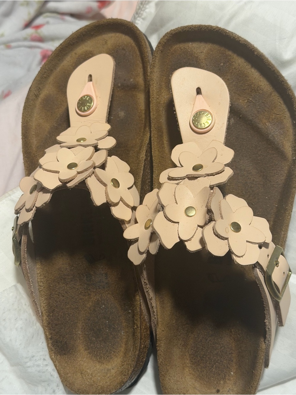 Women’s Floral Toe-Post Sandals in Light Pink